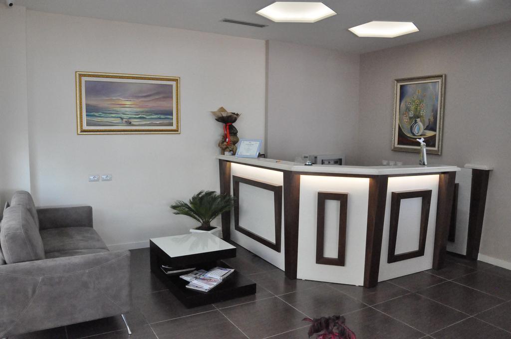 Coral Hotel & Resort Radhimë Buitenkant foto