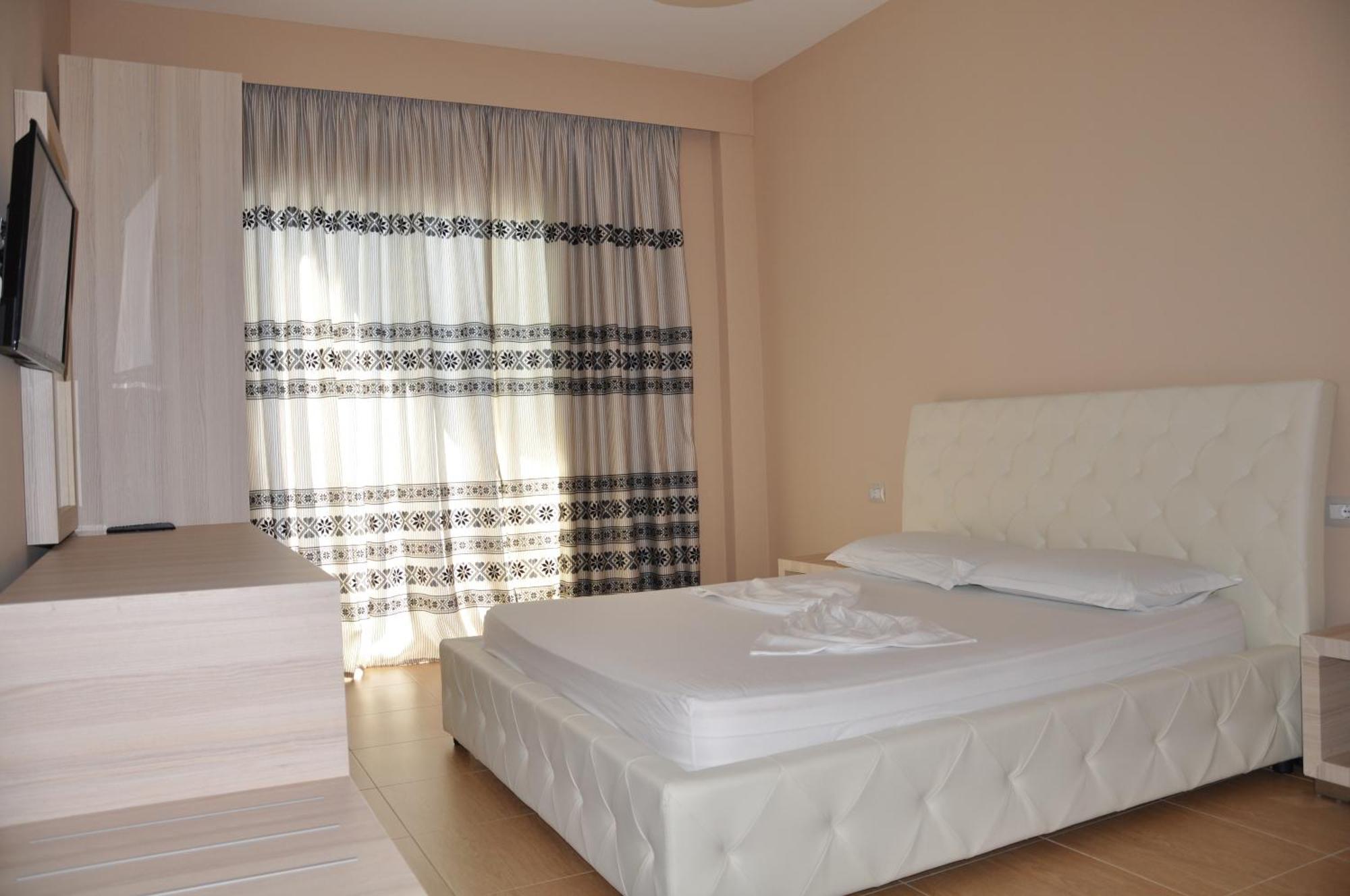 Coral Hotel & Resort Radhimë Buitenkant foto
