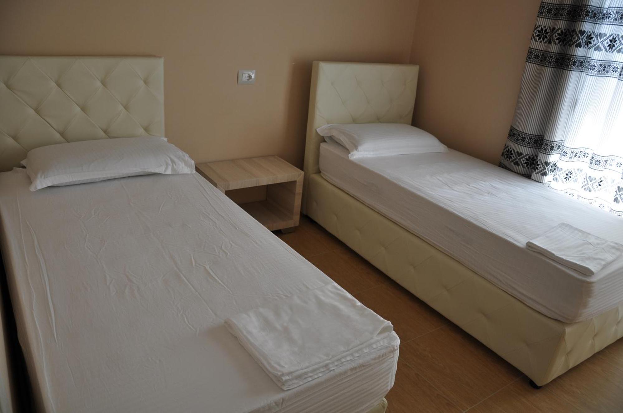 Coral Hotel & Resort Radhimë Buitenkant foto