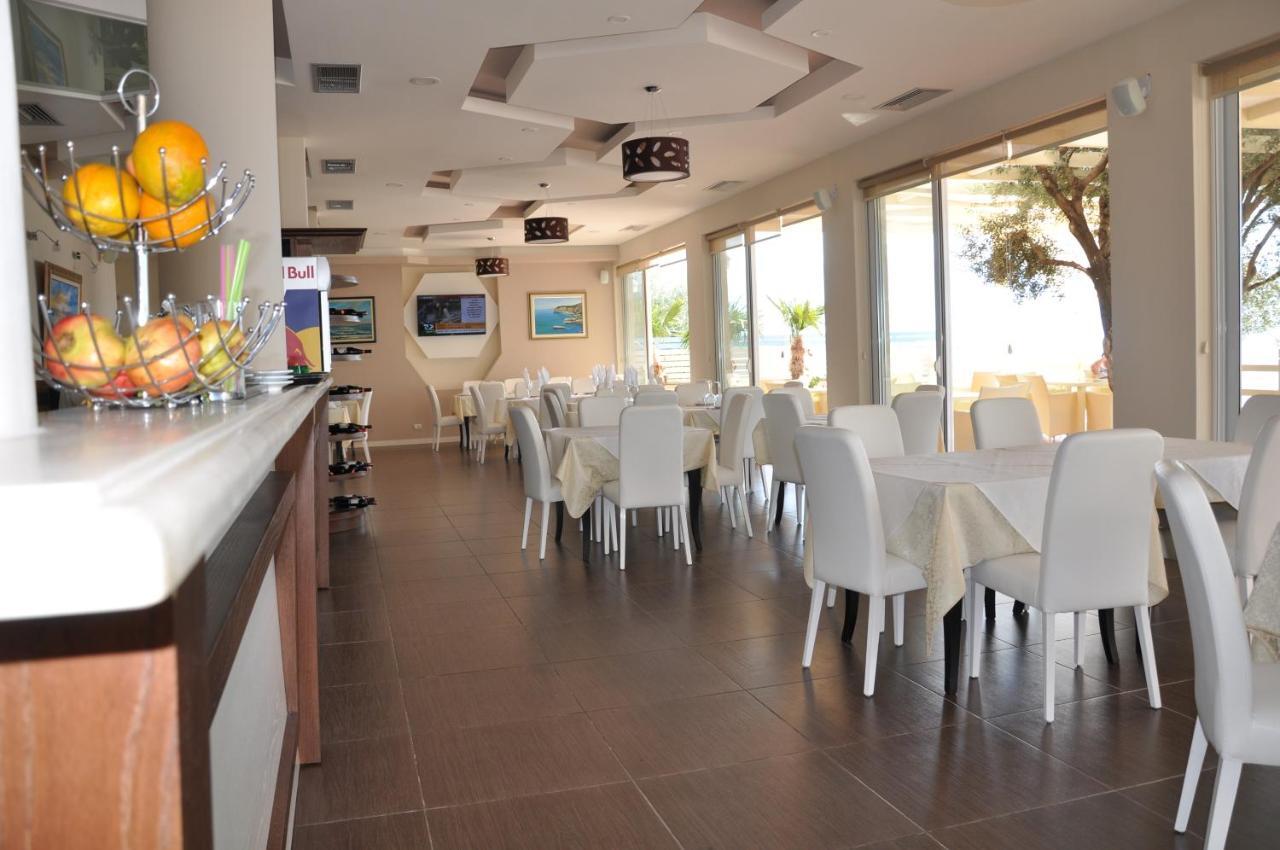 Coral Hotel & Resort Radhimë Buitenkant foto